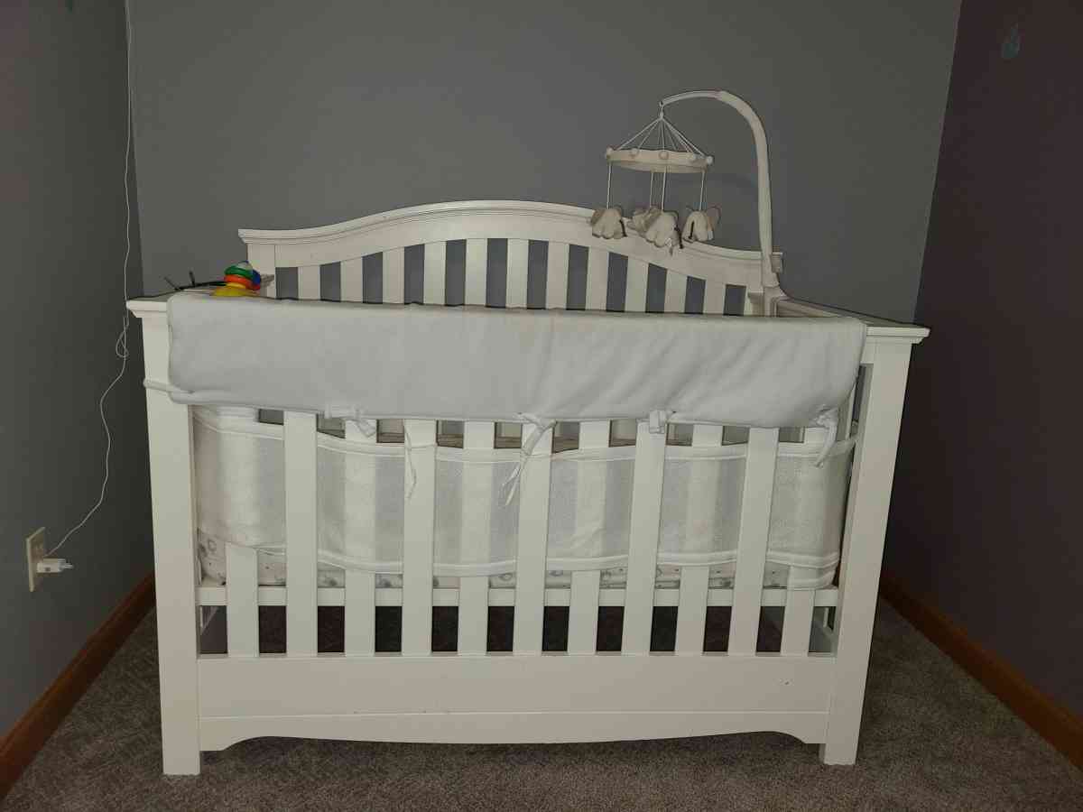 White Baby Crib - Tallmadge, Ohio