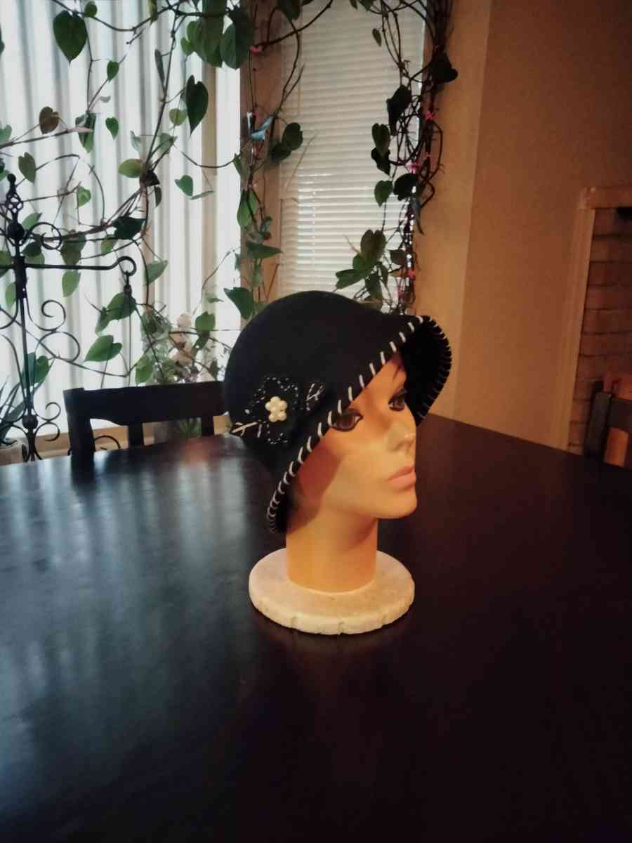 Womens Wide Brim Hats - Tacoma, Washington - FleaMarketBay