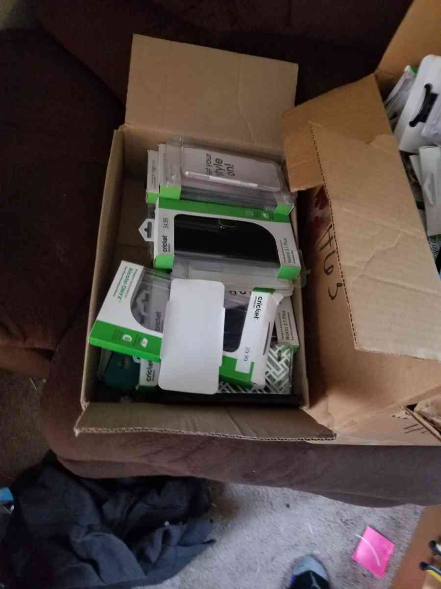 cell phone cases and screen protectors - Adrian, Pennsylvania - FleaMarketBay