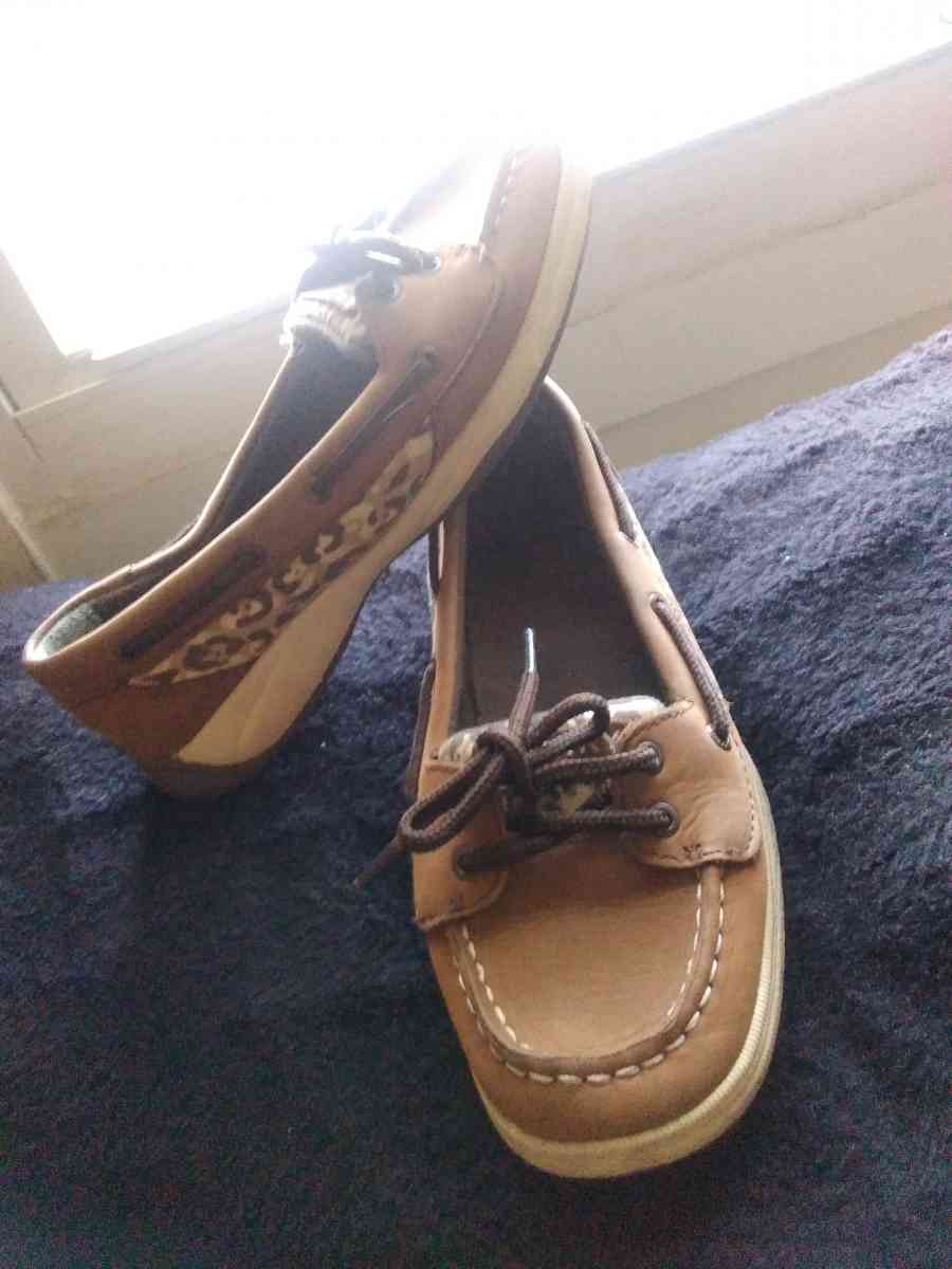female sperrys - Kansas City, Missouri - FleaMarketBay