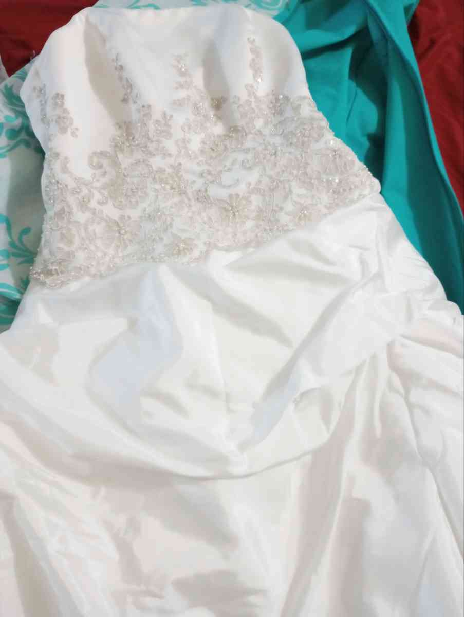 wedding dress - Dansville, New York