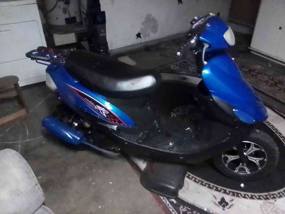 2020 revolution boom 50cc moped - Modesto, California - FleaMarketBay