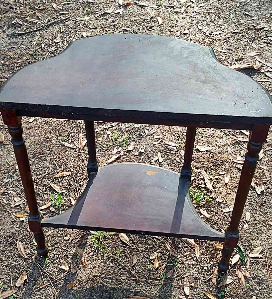 Antique half moon table - Thonotosassa, Florida - FleaMarketBay