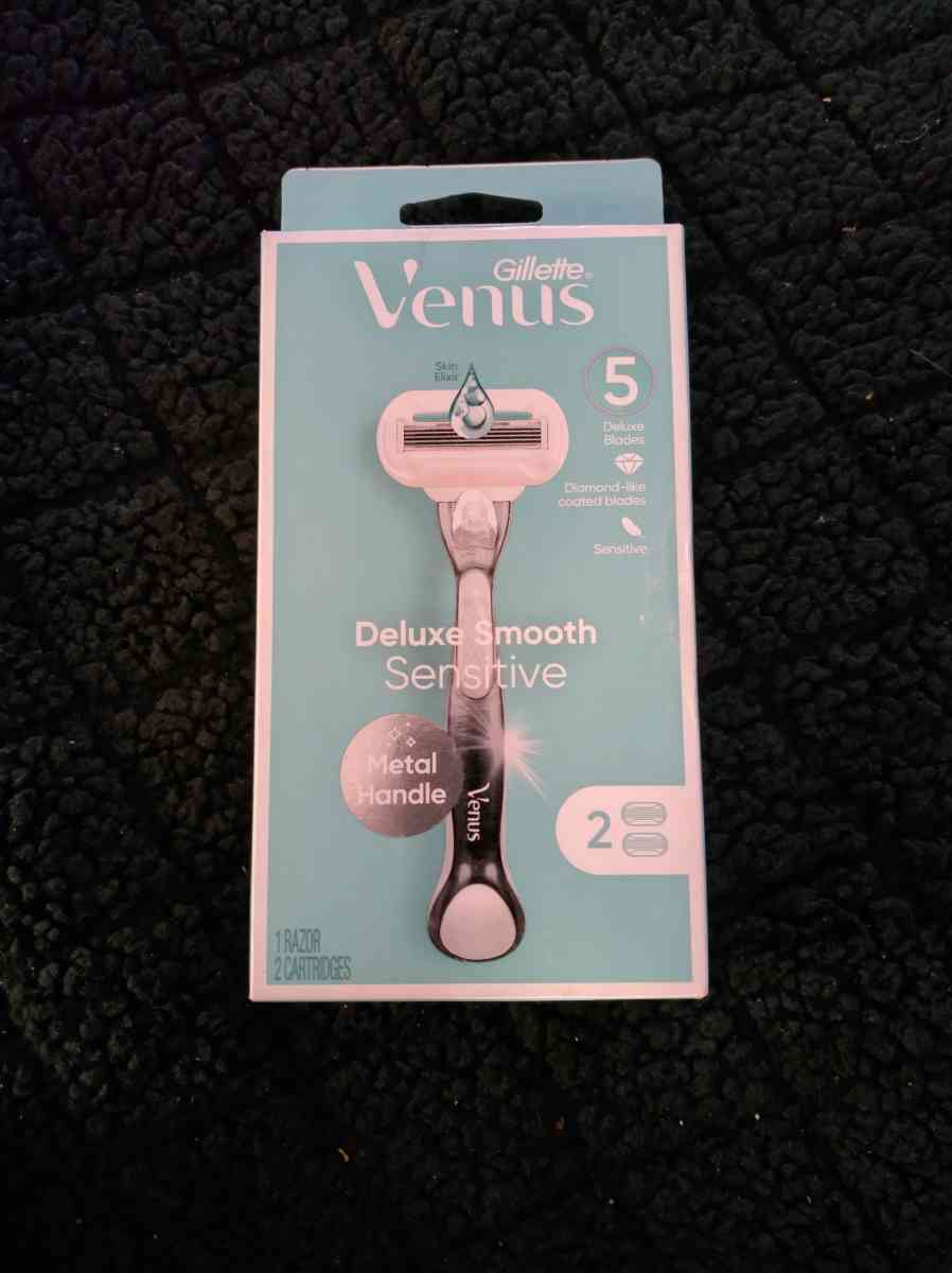 womans Venus razer five blades - Seattle, Washington