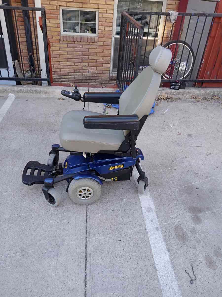 electric wheelchair - Alicia, Arkansas - FleaMarketBay