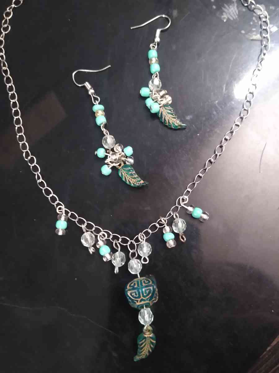 necklace set - Knoxville, Tennessee - FleaMarketBay