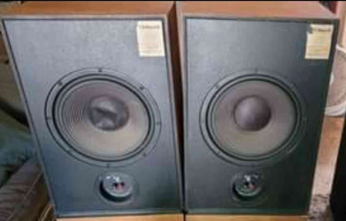 vintage Klipsch speakers are in excellent condition - Agency, Missouri - FleaMarketBay