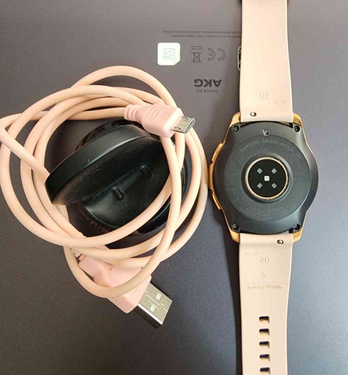 Galaxy Smartwatch Rose Gold - Mountain Home, Idaho - FleaMarketBay