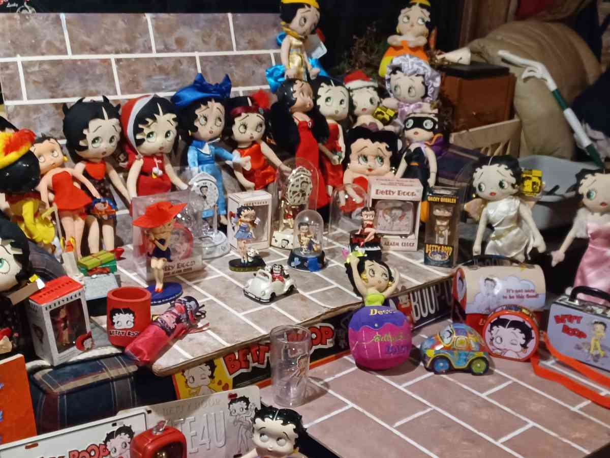 Betty boop collectables read description - Irvine, Kentucky