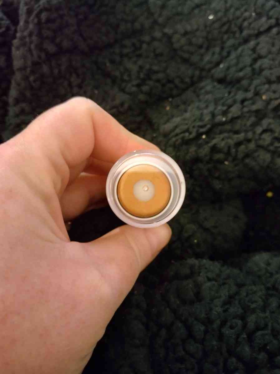 glossier brand shine with shimmer high lighter - Mountlake Terrace, Washington - FleaMarketBay