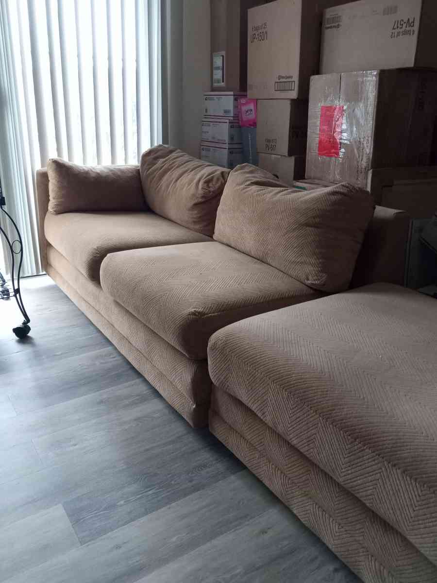 sofa with ottoman and two end tables - Addieville, Illinois - FleaMarketBay