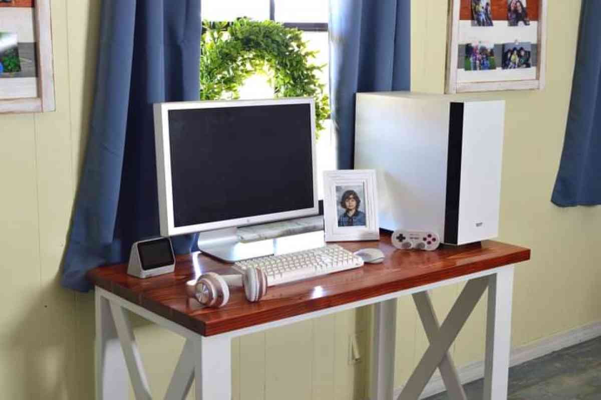 Farmhouse wooden desk - Haines City, Florida