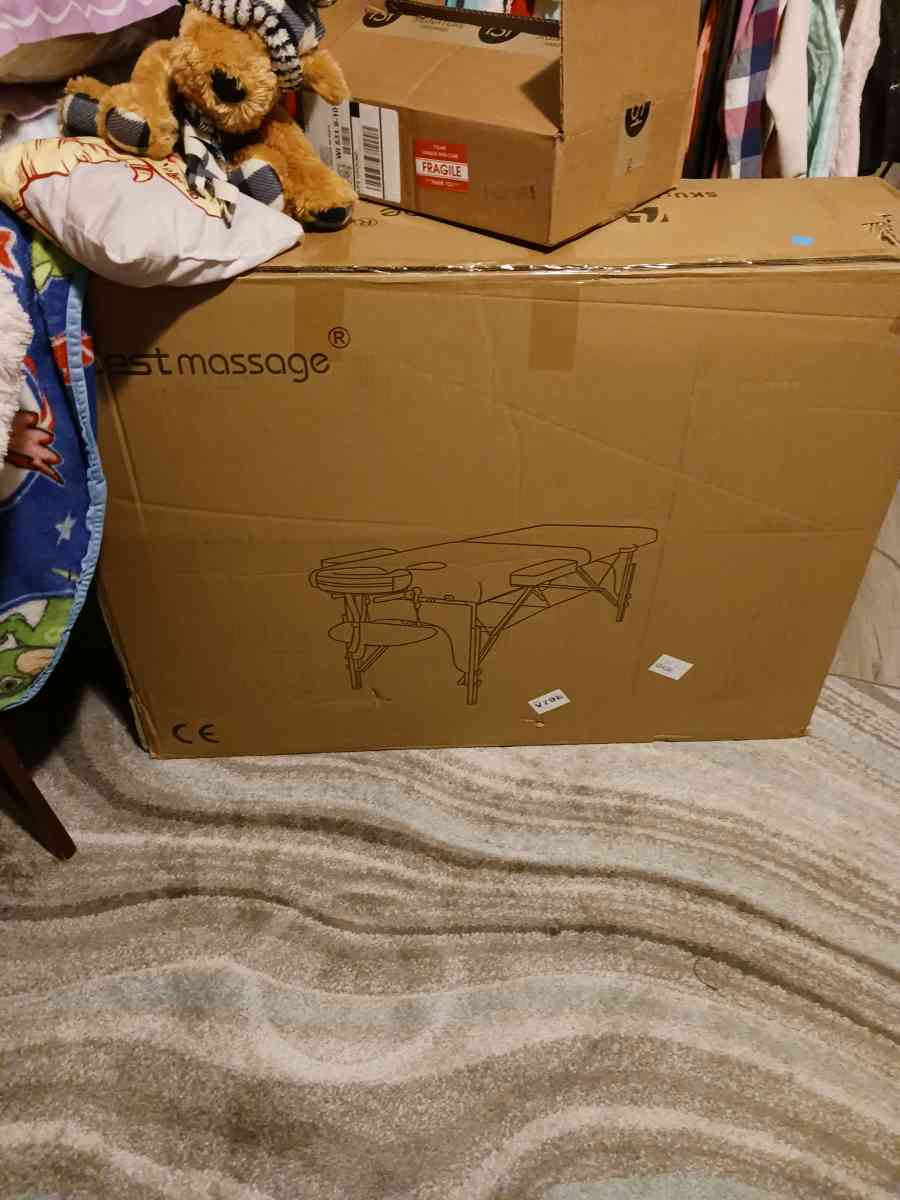 Massage table brand new - Milwaukee, Wisconsin