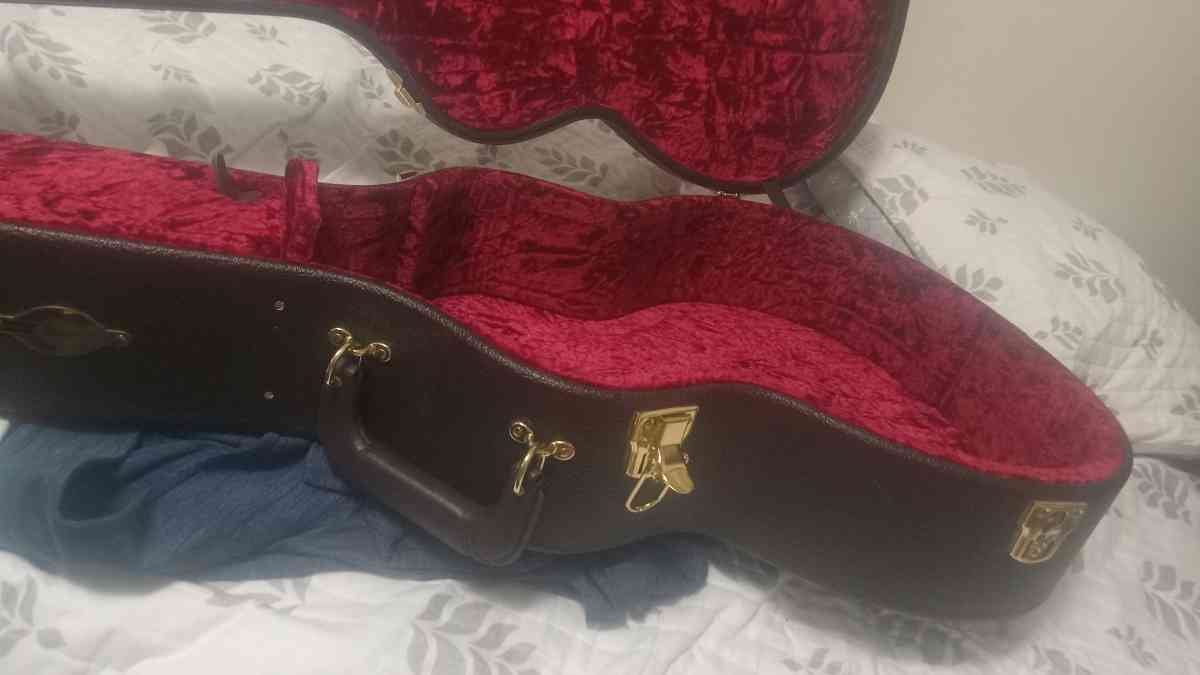 Hardcase for acoustic guitar - San Antonio, Texas - FleaMarketBay