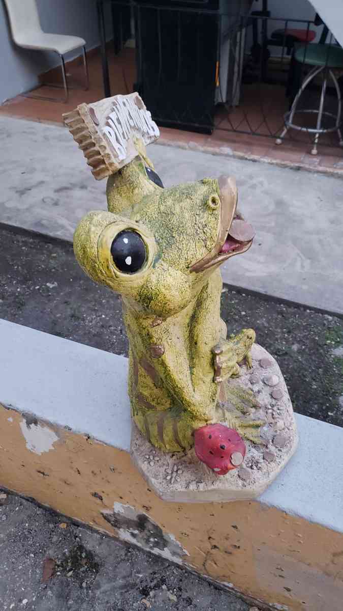 El sapo de yeso - Miami, Florida - FleaMarketBay