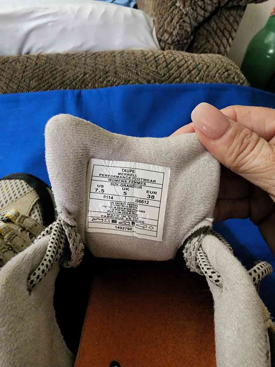 Merrell Vibram womens shoes - Mountain Home, Idaho - FleaMarketBay