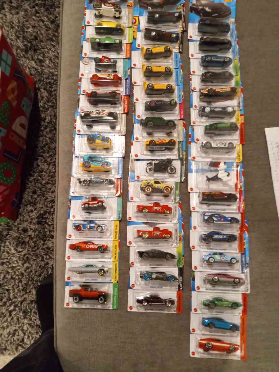 hot wheels cars 2023 the first pic 2022 the next pics - Sacramento, California - FleaMarketBay