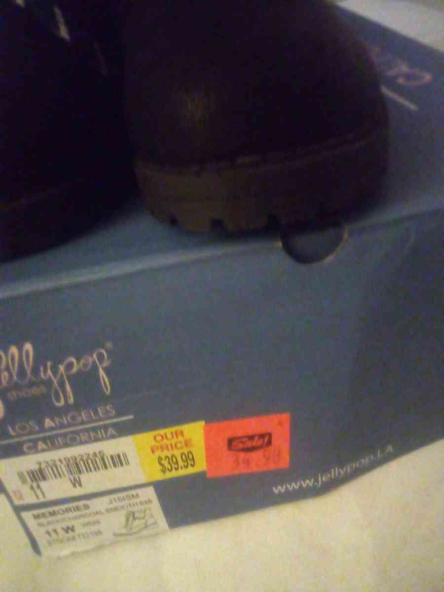 female boots - Watertown, New York - FleaMarketBay