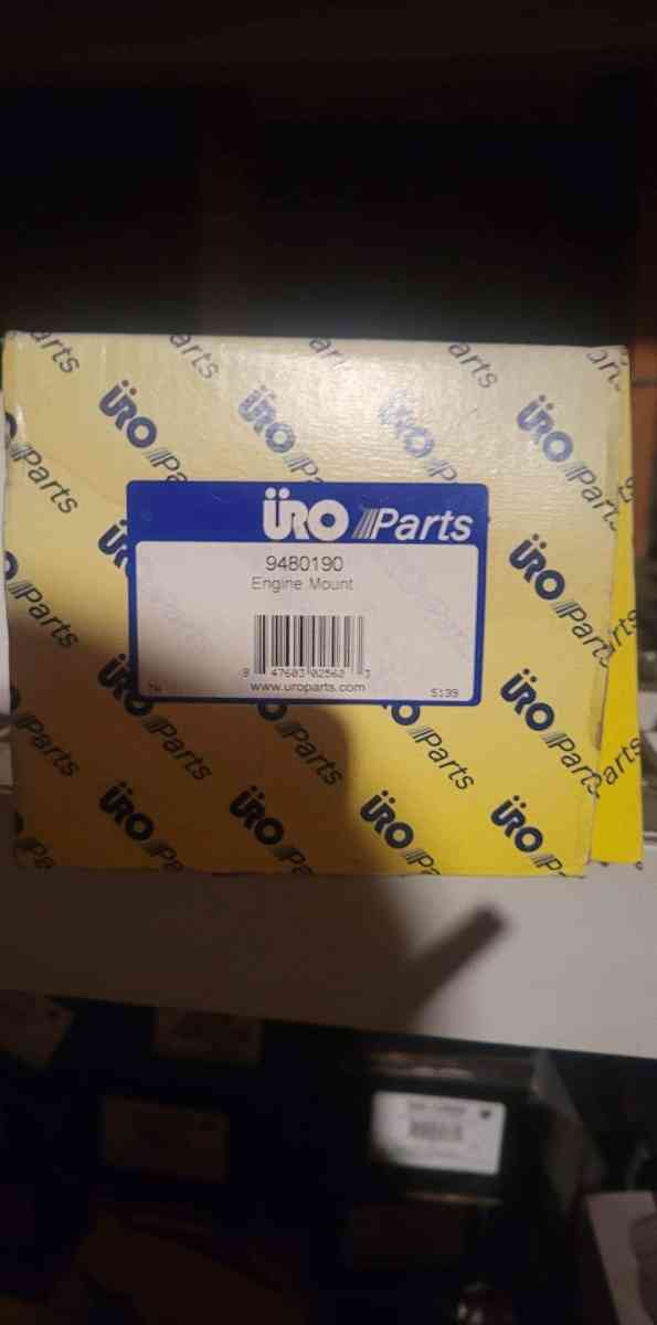 right engine mount  98to00 Volvo s70 v70 - Santa Clarita, California - FleaMarketBay