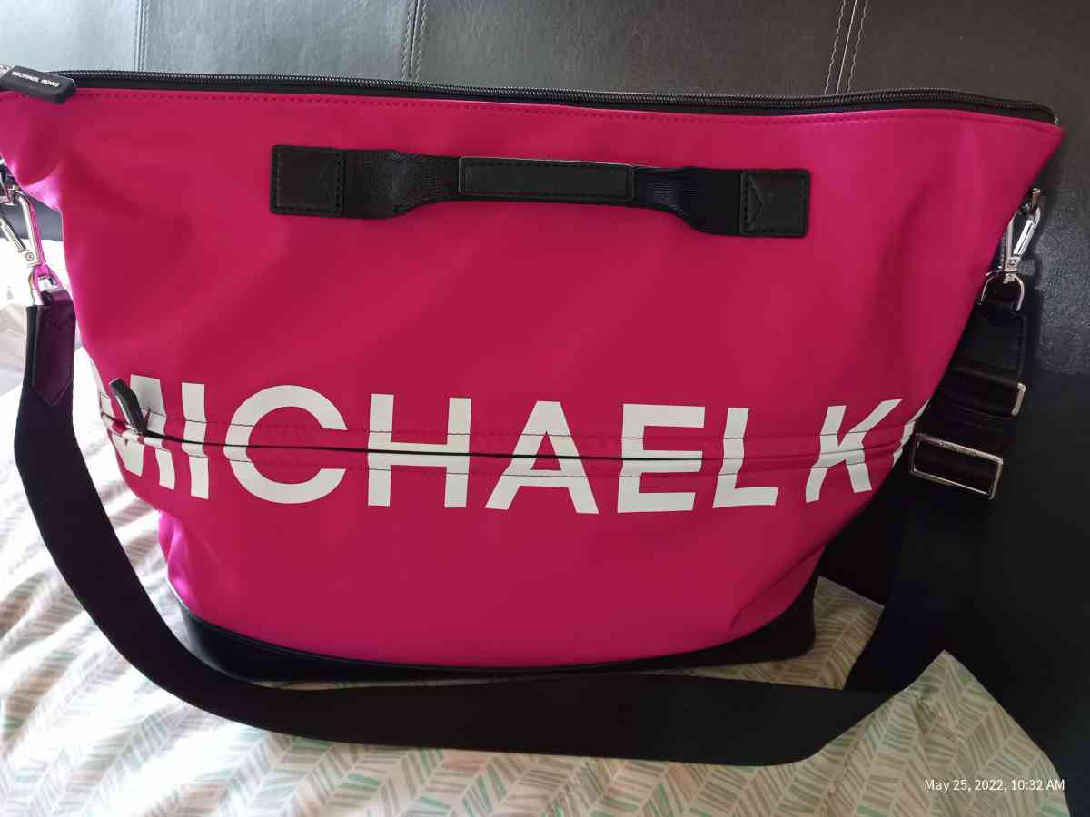 pink Michael kors large duffle bag - Knoxville, Tennessee - FleaMarketBay