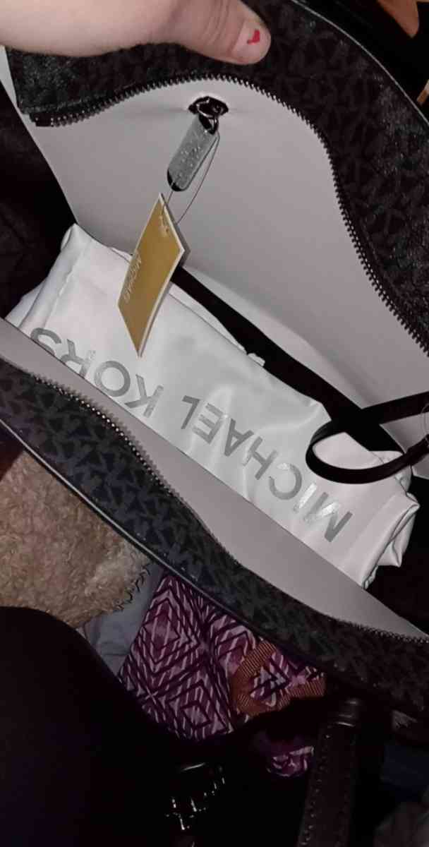 Michael kors LG EW Grab Tote brand new - Cookeville, Tennessee - FleaMarketBay