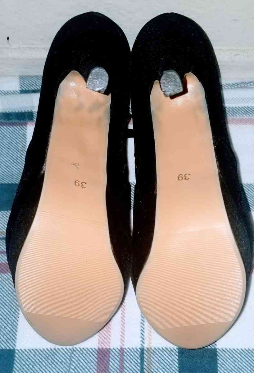 Womans 4 Inch Heels  Brand New  Black Velvet Size UK 39 US 8 - Sparks, Nevada - FleaMarketBay