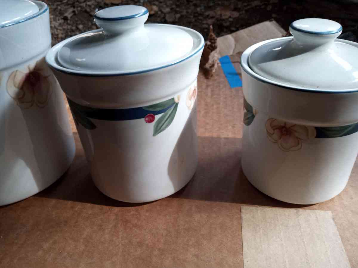 set of canisters - Pelzer, South Carolina - FleaMarketBay