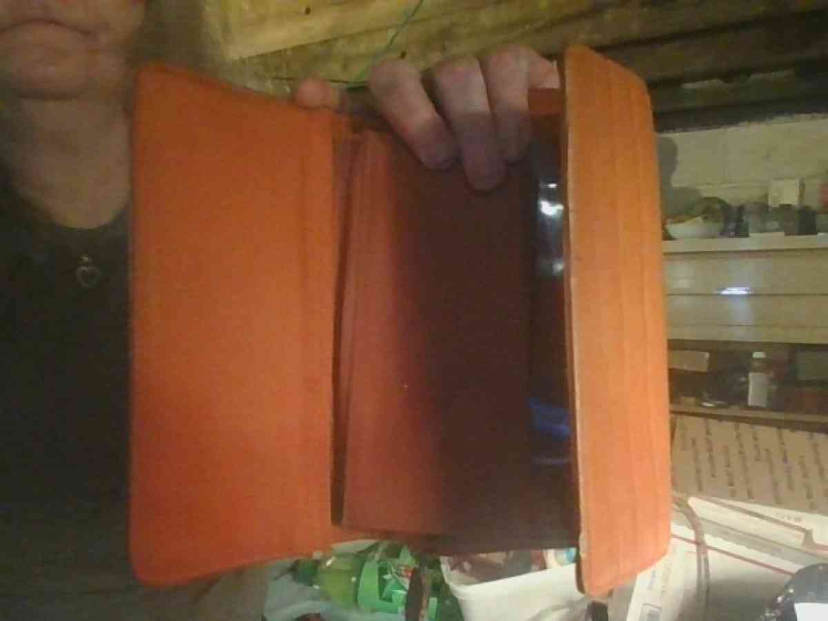 Woman Wallet - Alliance, Ohio - FleaMarketBay