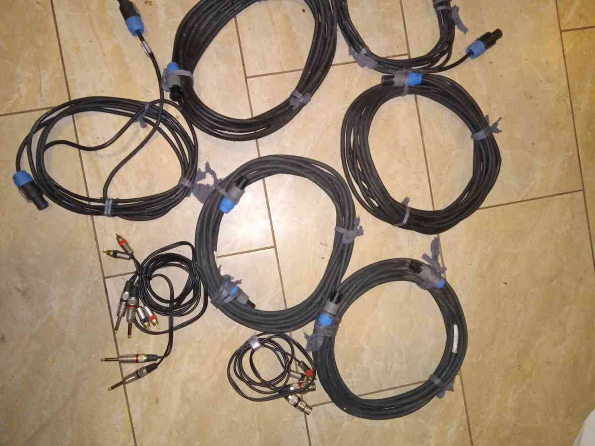 Estoy vendiendo sonido completo cerwin vega en 1350 - Salinas, California - FleaMarketBay