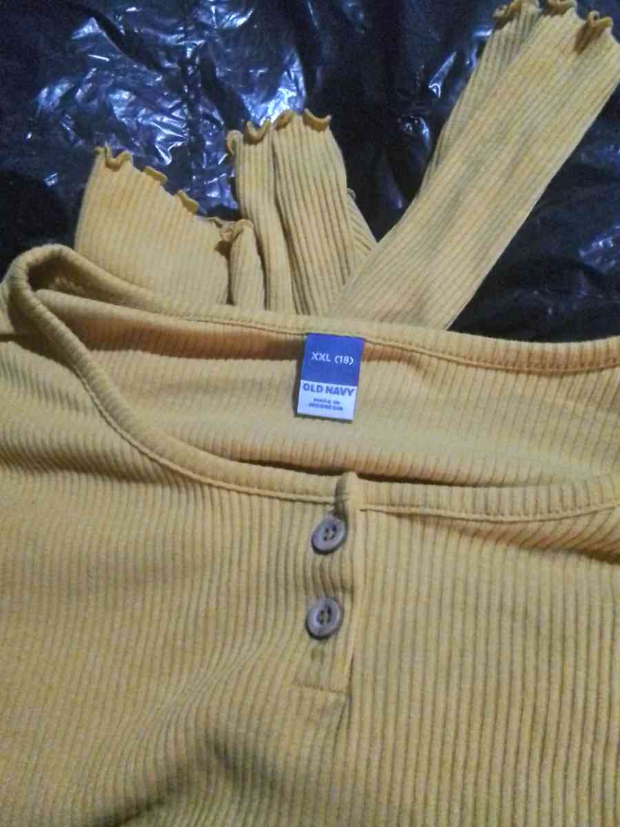 woman long sleeve shirt - Louisville, Kentucky