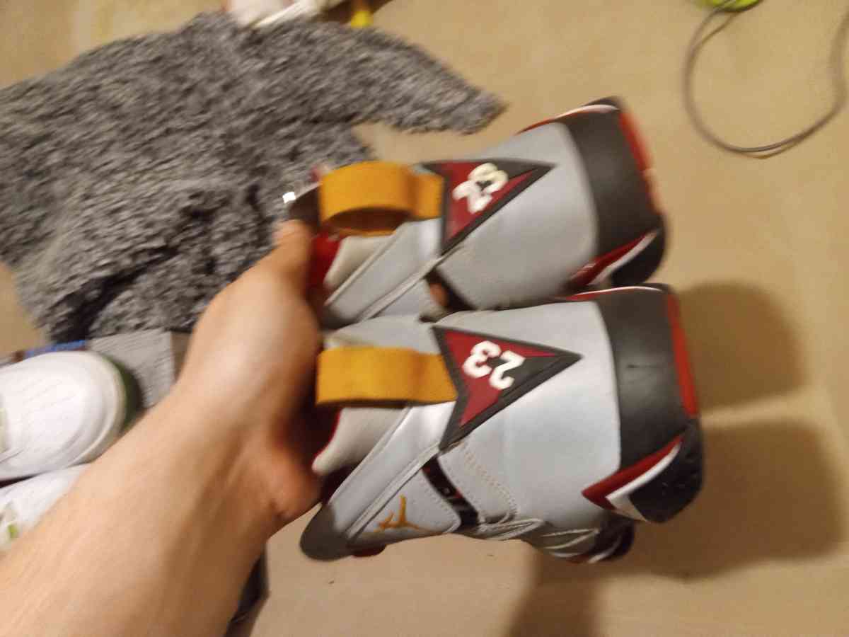 I want 90 bucks for these Jordans they are size 10 - Addieville, Illinois - FleaMarketBay