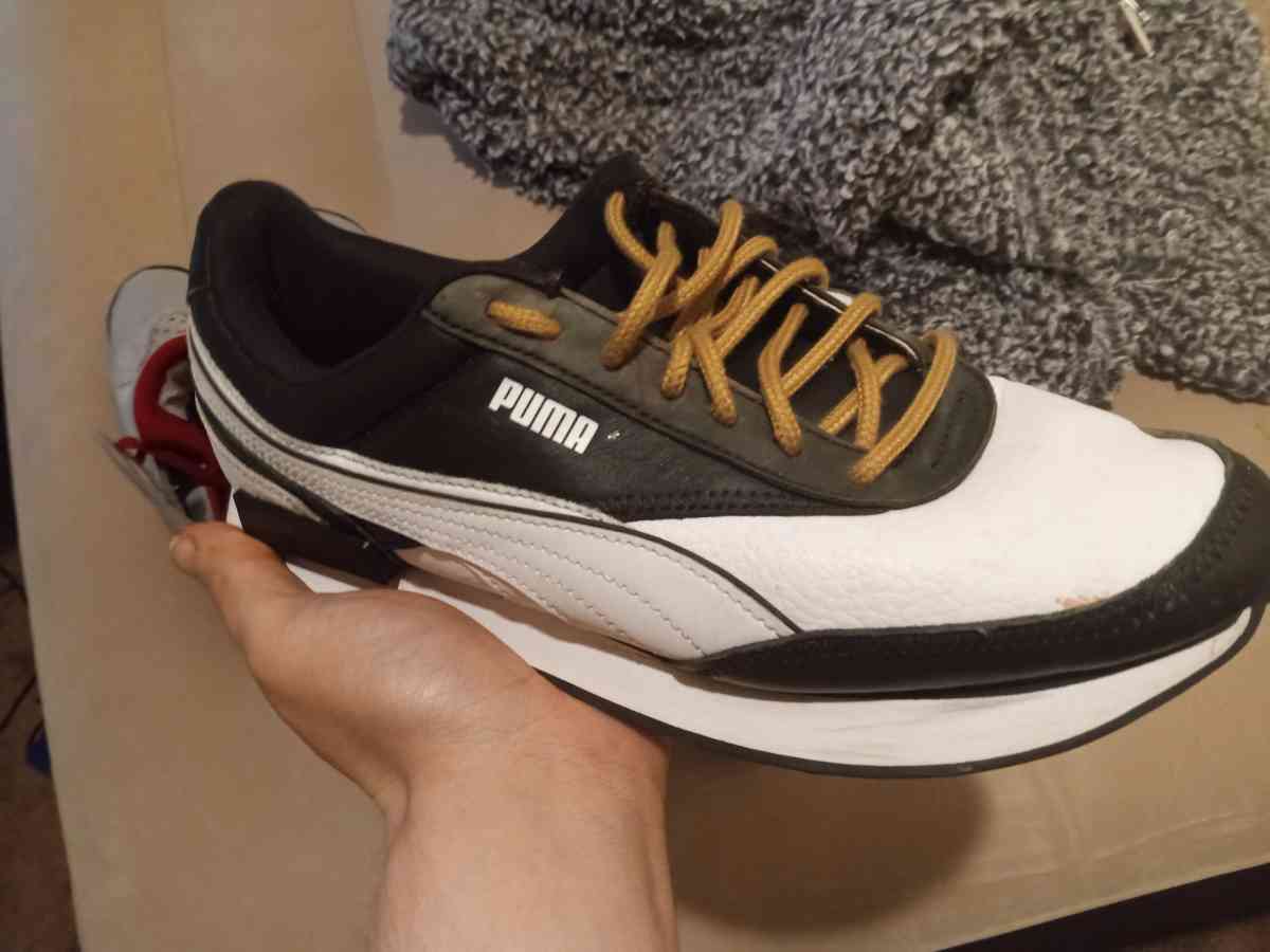 I want 15 for these pumas they are size 8 - Addieville, Illinois - FleaMarketBay