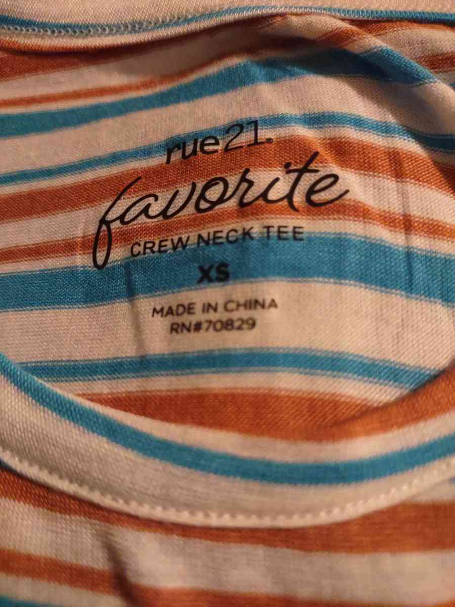 Rue21 favorite crew neck tee - Cornelia, Georgia - FleaMarketBay