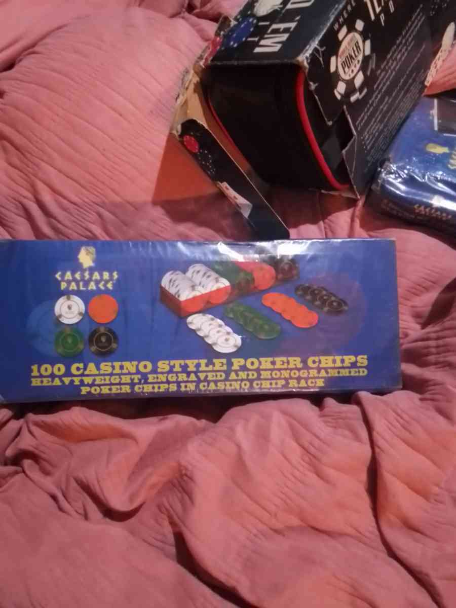 100 casino style poker chips - Louisville, Kentucky