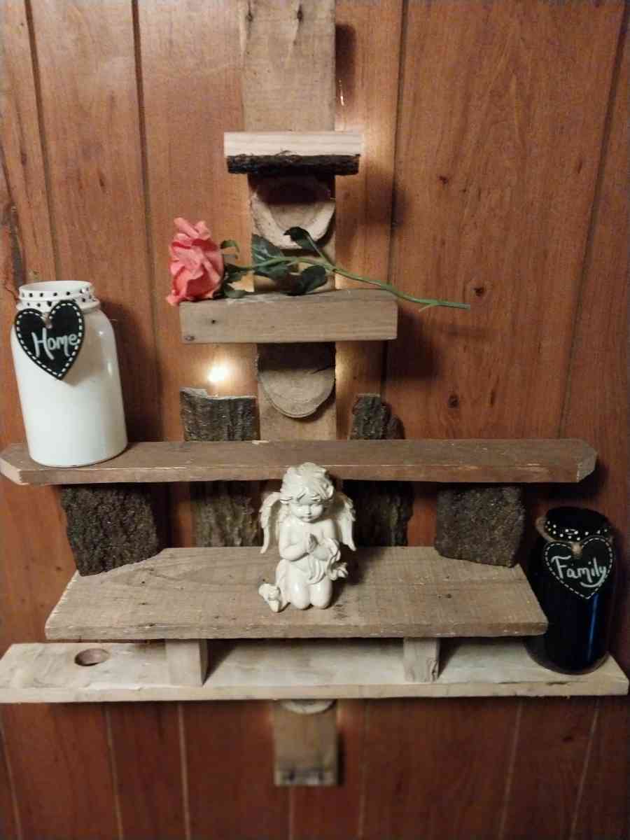 Unique Wall Sheviling Handmade Reclaimed - Effingham, Illinois