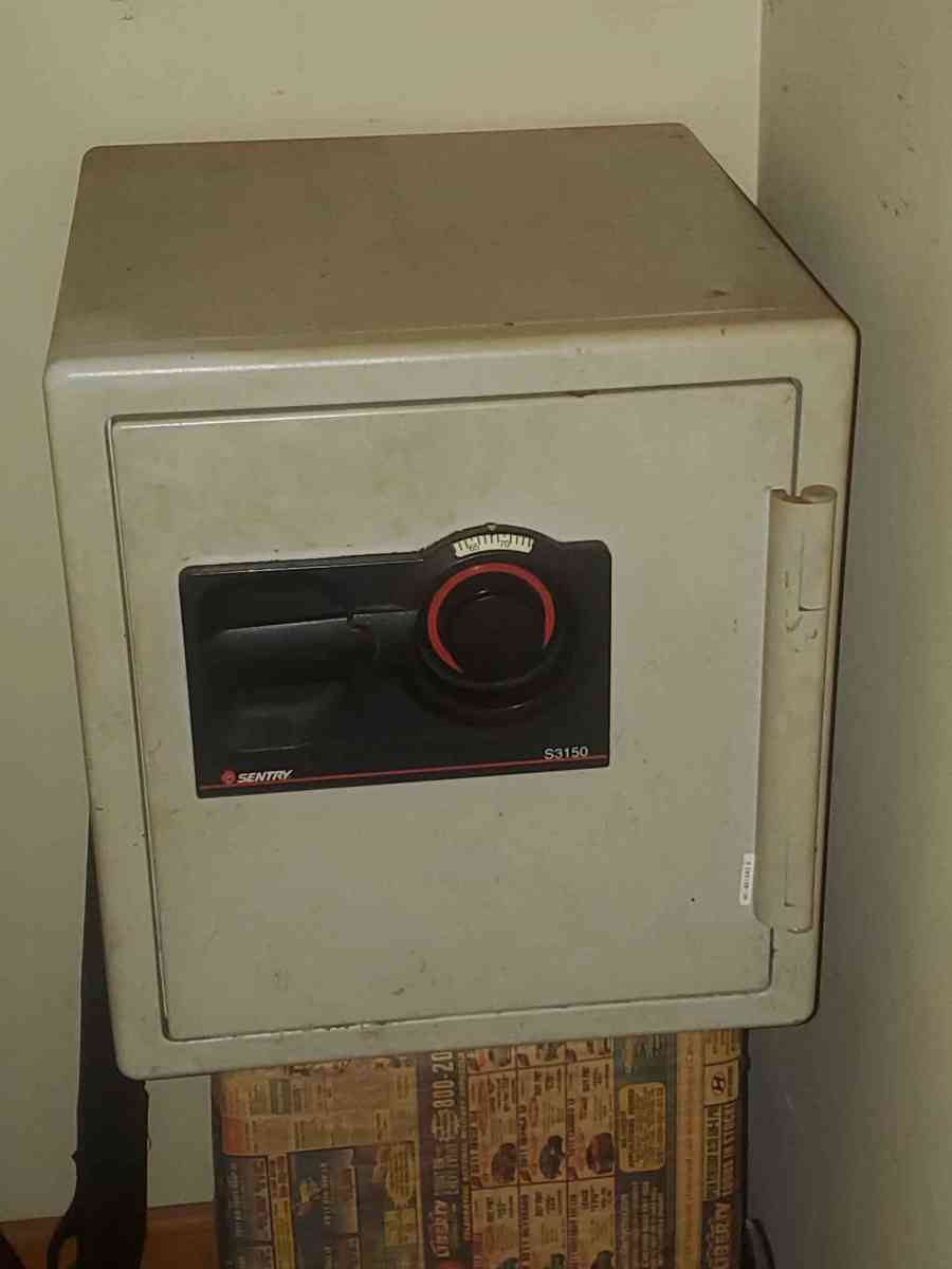 Safe With Combination - Detroit, Michigan - FleaMarketBay