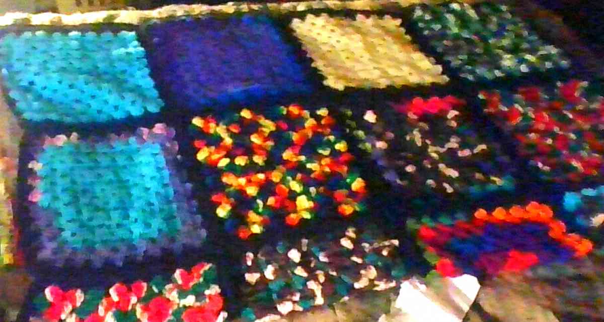 HOMEMADE CROCHETED THROW BLANKET - Alliance, Ohio - FleaMarketBay