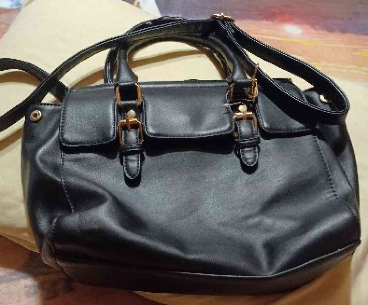 5 purses - East Prairie, Missouri - FleaMarketBay