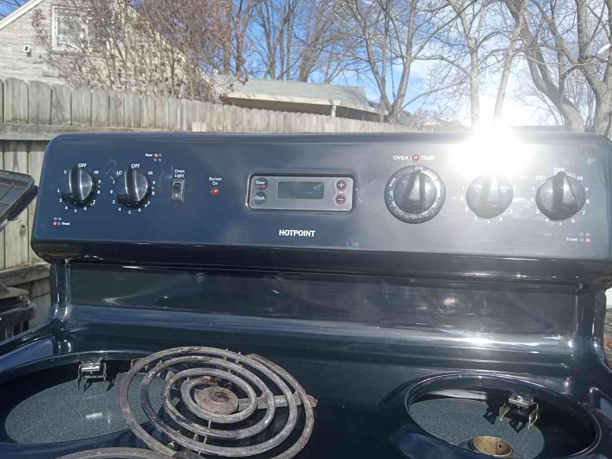 2 stoves and a refrigerator hot point is maker - Jeff, Kentucky - FleaMarketBay