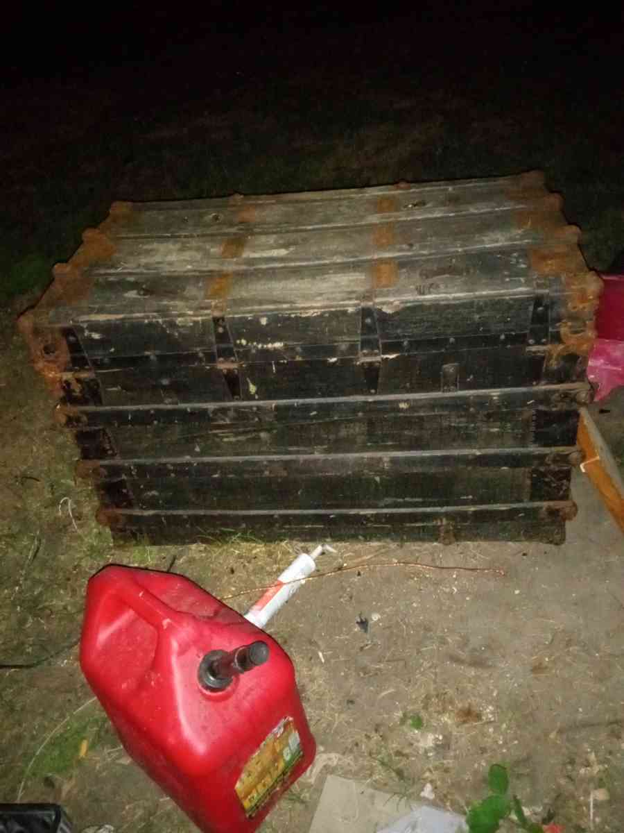 vintage Victorian trunk - Ingleside, Texas - FleaMarketBay