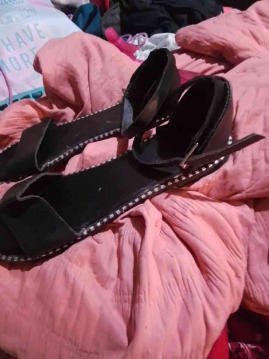 woman sandals with rhinestone - Louisville, Kentucky - FleaMarketBay