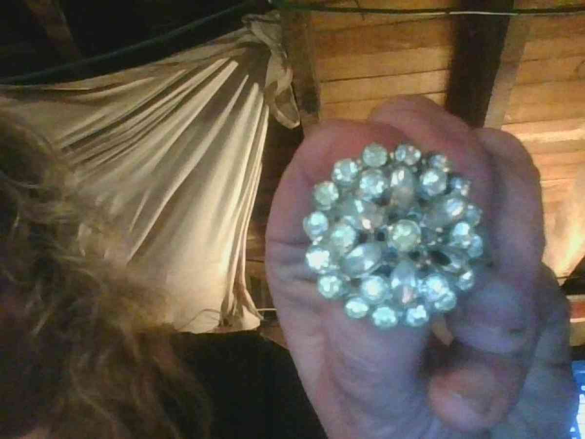 Beautiful Broach - Alliance, Ohio - FleaMarketBay