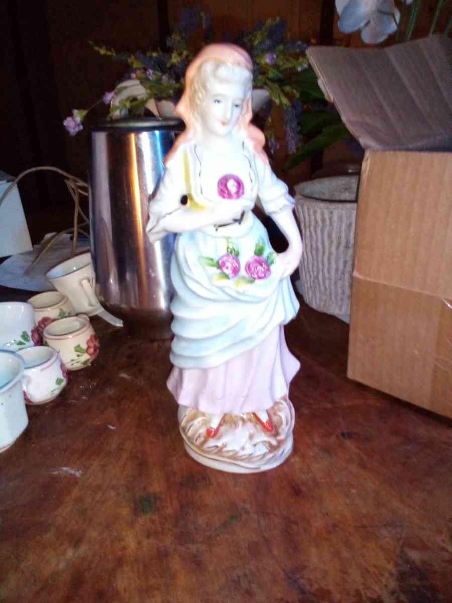 collectible vintage lady holding flower stand - Franklin, Louisiana - FleaMarketBay