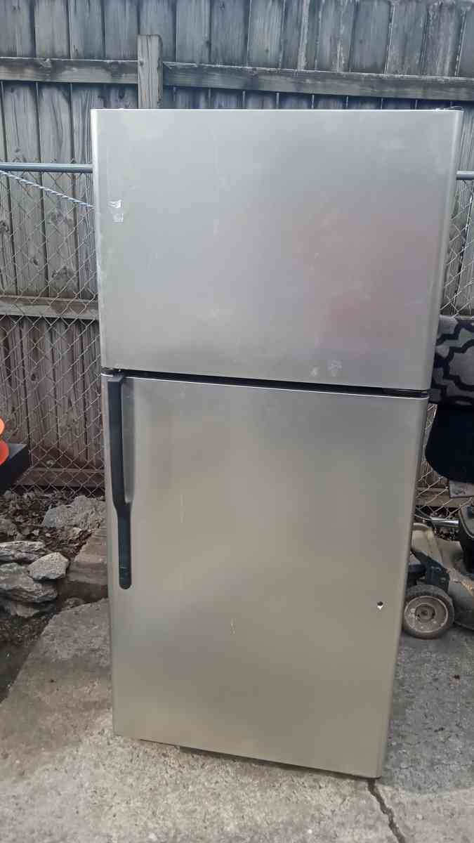 stove and fridge - Jeff, Kentucky