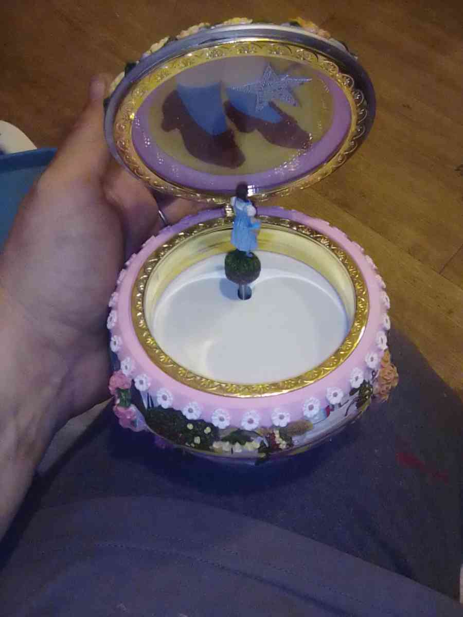 wizard of Oz music box with Dorothyir best offer