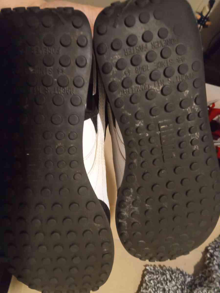 I want 15 for these pumas they are size 8 - Addieville, Illinois - FleaMarketBay