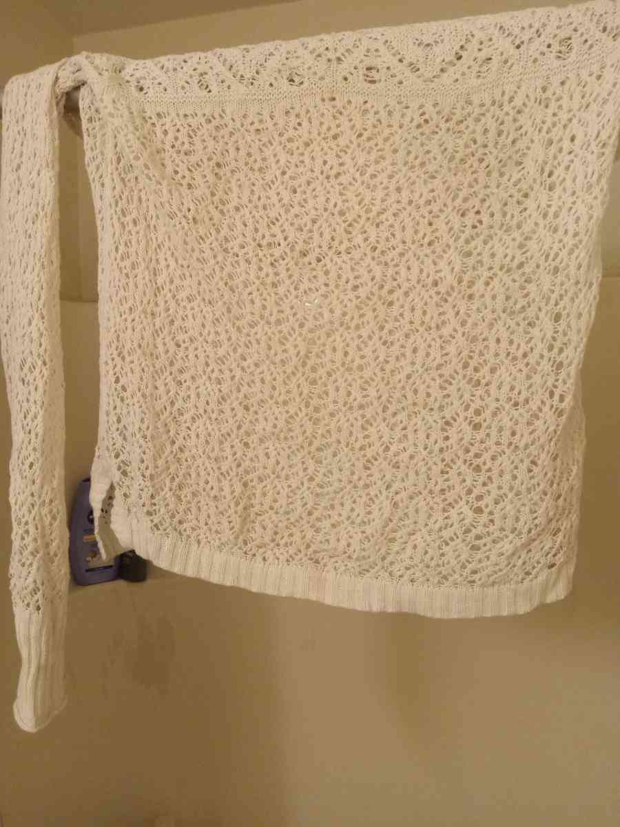 2 womens size medium shirts - Colorado Springs, Colorado - FleaMarketBay