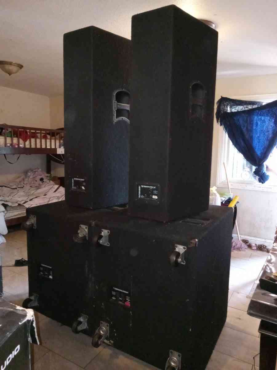 Estoy vendiendo sonido completo cerwin vega en 1350 - Salinas, California - FleaMarketBay