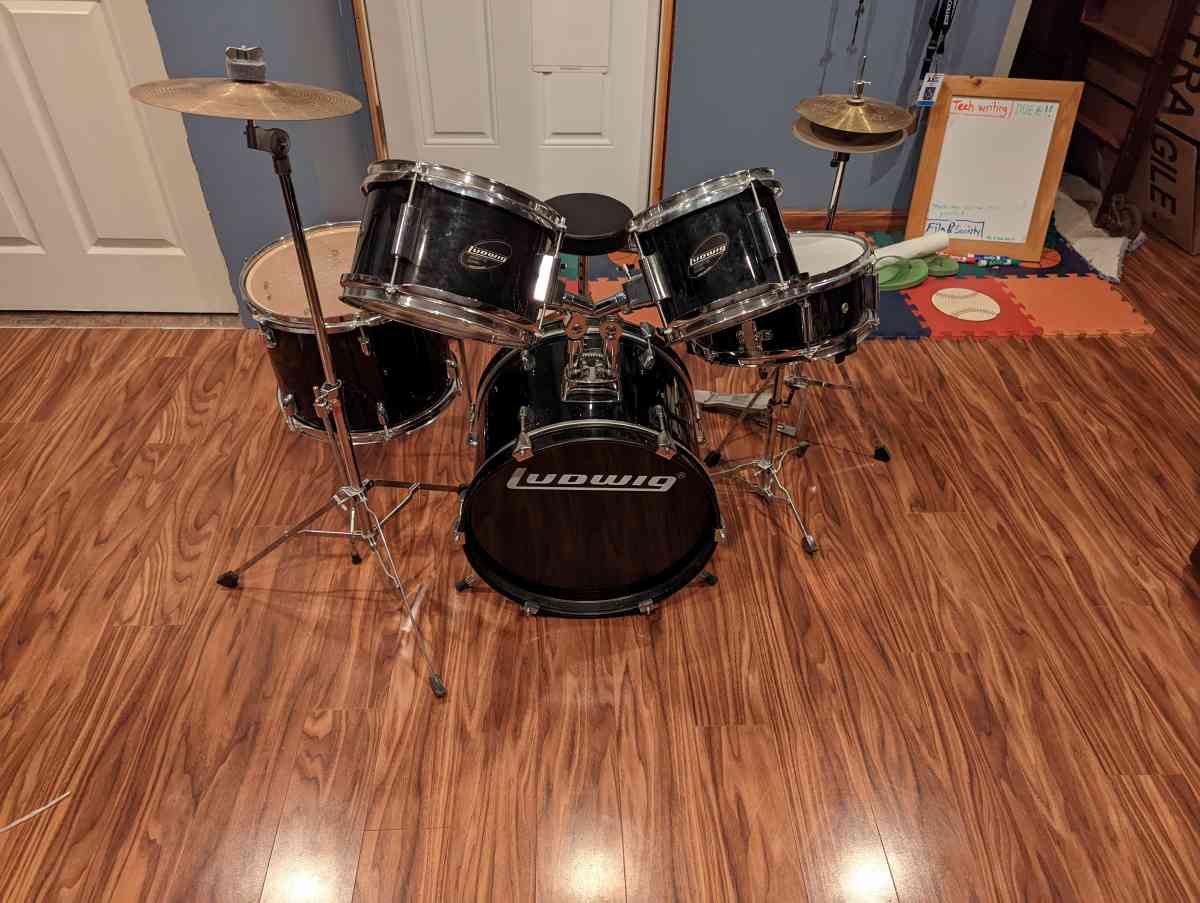 Ludwig Accent Cs Combo 5 piece Drumset with Throne - Tunkhannock, Pennsylvania