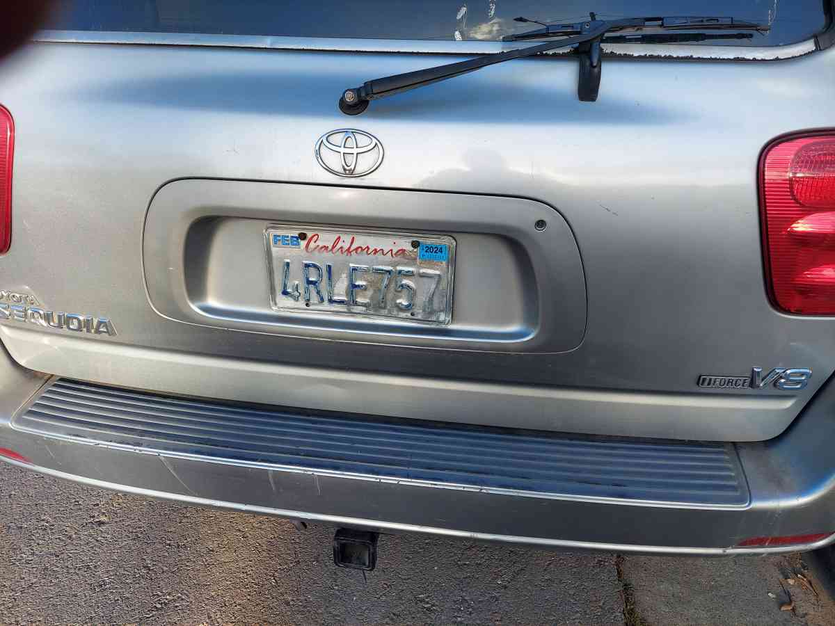 toyota sequoia  sr5 - California City, California - FleaMarketBay